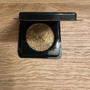Shimmering Gold Eyeshadow by [Brand]
